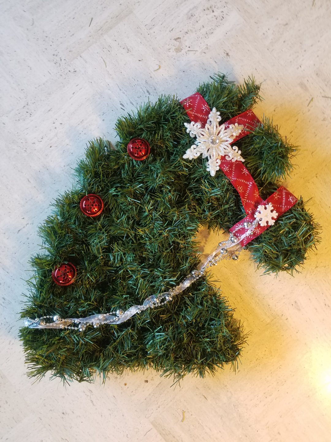 Christmas wreath horse